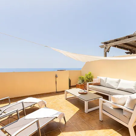 3 Bedroom With Private Rooftop Terrace アパート ネルハ
