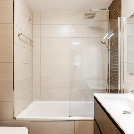 3 Bedroom With Private Rooftop Terrace アパート ネルハ