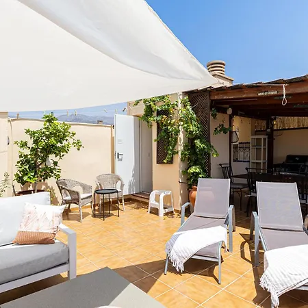 3 Bedroom With Private Rooftop Terrace アパート