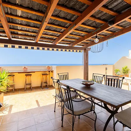 3 Bedroom With Private Rooftop Terrace Apartment *