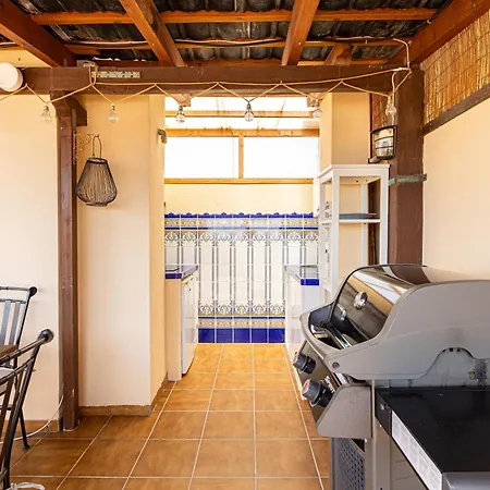 3 Bedroom With Private Rooftop Terrace *