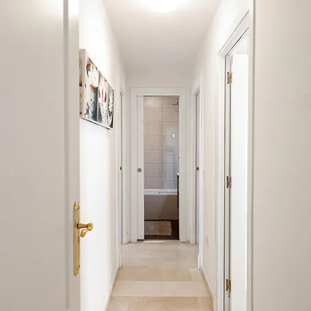 3 Bedroom With Private Rooftop Terrace *